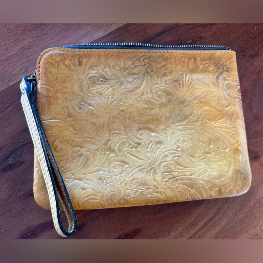 Patricia Nash wristlet